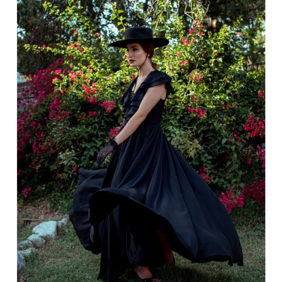 Mythical Goddess Gown by La Femme En Noir - Picture 5 of 8